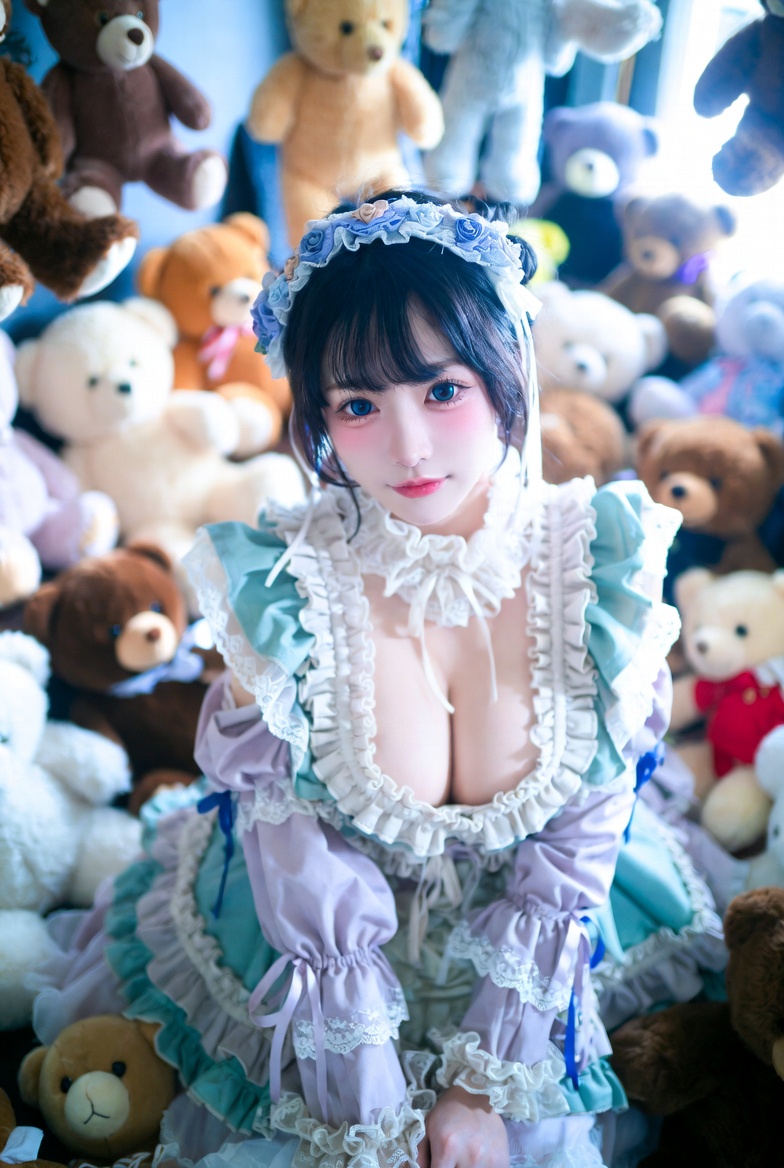 Low-cut dreamy Lolita outfit
