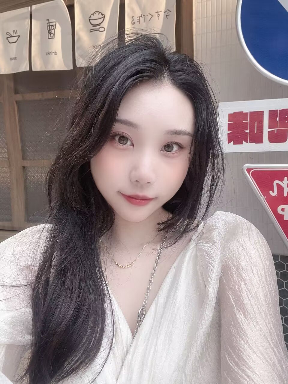 Zhejiang wedding big tits teenage breasts are big and tight Lifting the clothes